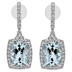 Boucles d'oreilles pendantes en or blanc 18 carats avec aigue-marine de 3,808 carats et diamant blanc.