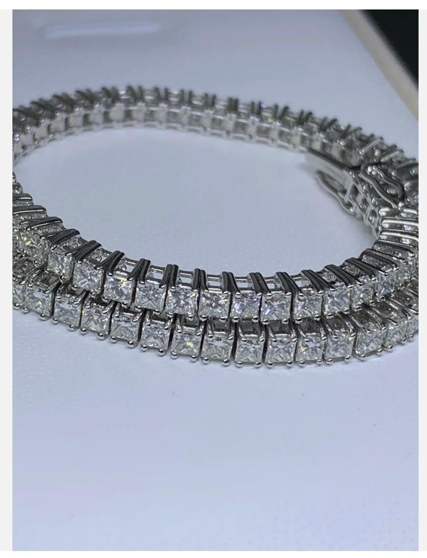 3,80 Karat Diamant-Tennisarmband Eternity 18 Karat Weißgold 10,2g 6,5 Zoll
Werten Sie Ihre Schmucksammlung mit diesem exquisiten 3,80-karätigen Diamant-Tennisarmband von Eternity auf. Das aus 18 Karat Weißgold gefertigte Armband ist mit einem