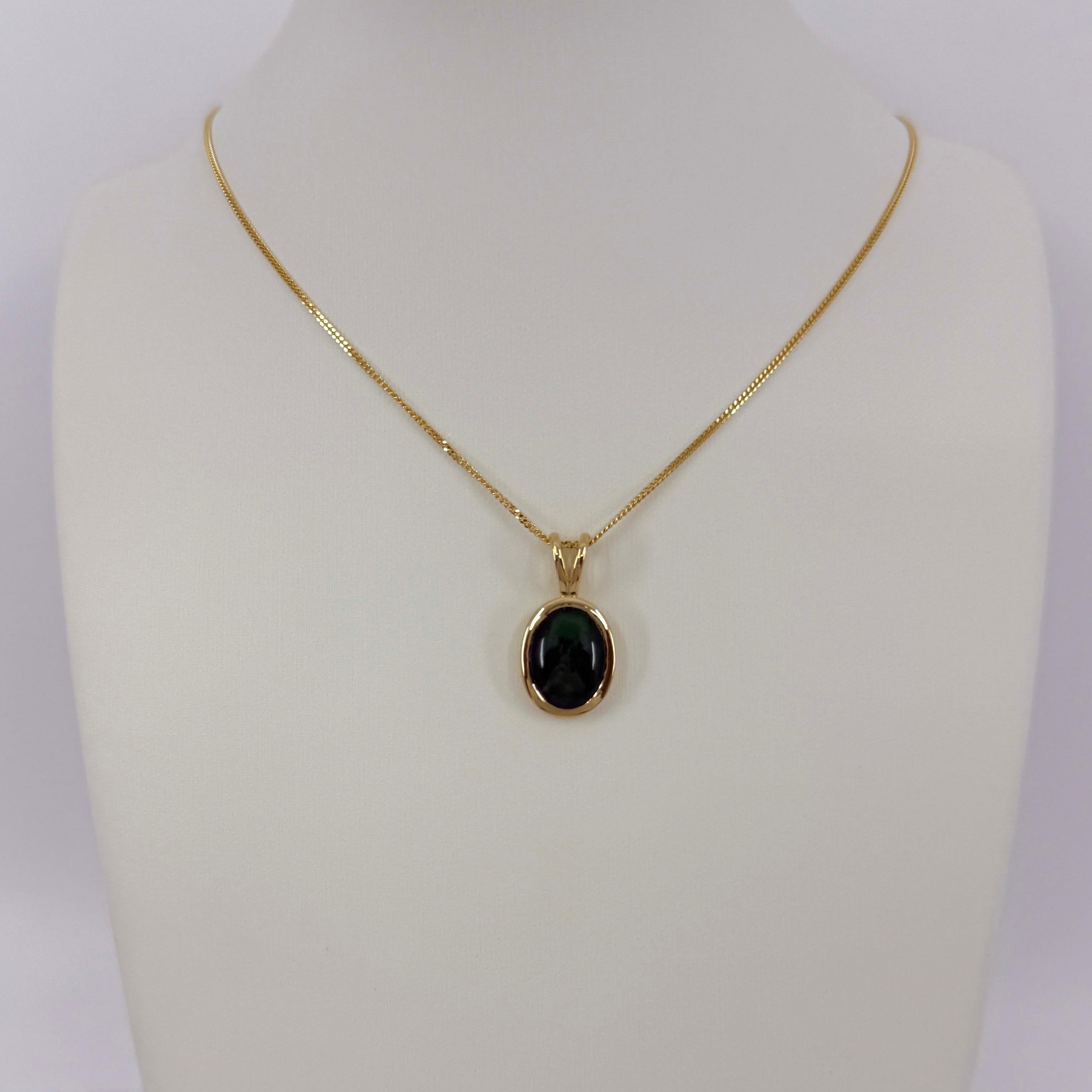 Cabochon Ciondolo ovale in oro giallo 18 carati di giada non trattata con certificazione GIA di 3,80 ct. in vendita