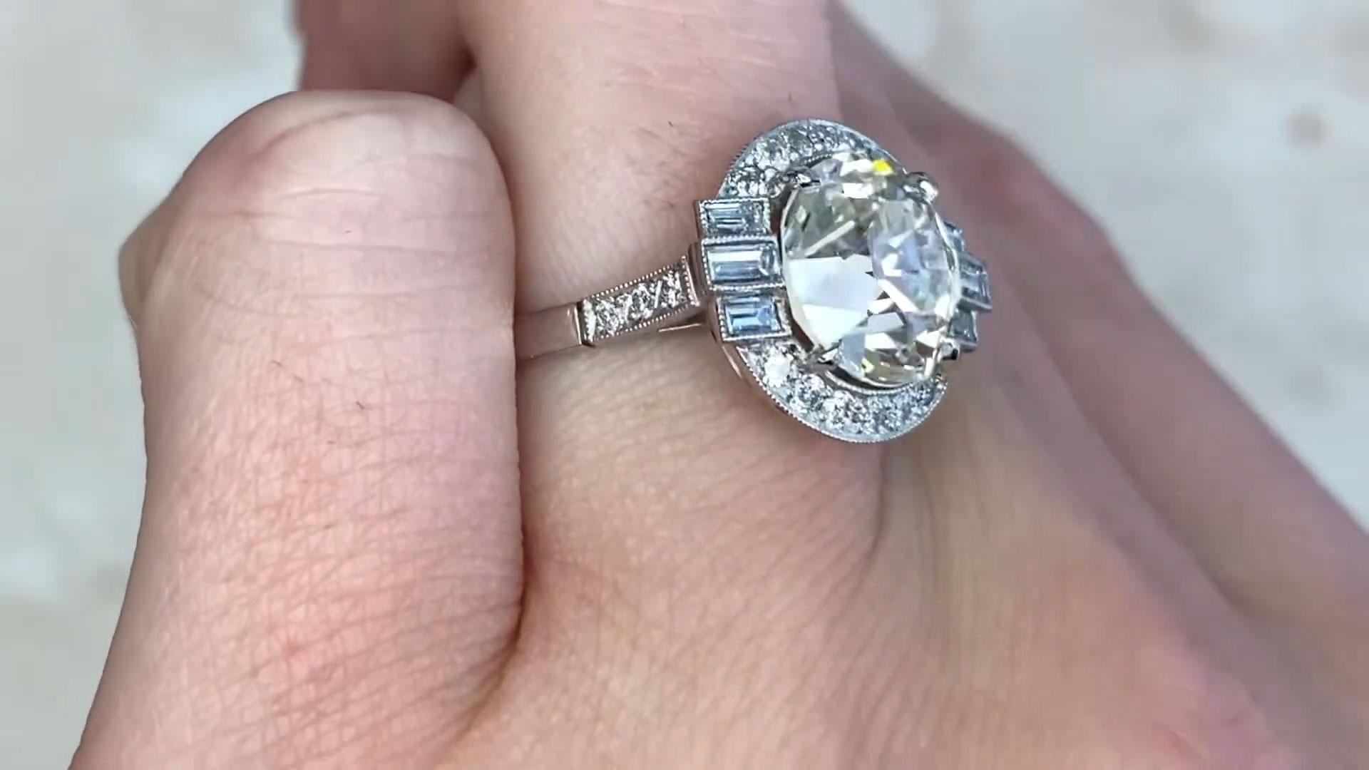 Verlobungs-Cluster-Ring aus Platin mit Diamant im alteuropäischen Schliff ( ca. 3,8-karätigem Diamantschliff) im Zustand „Hervorragend“ im Angebot in New York, NY