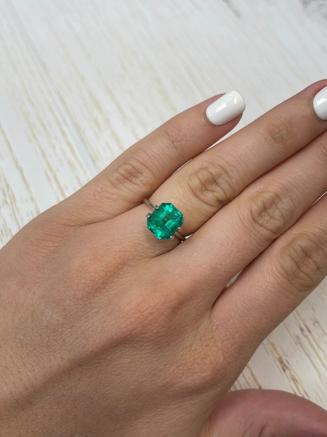 3,81 Karat 10x8,5 Muzo Grüner kolumbianischer Smaragd im echten Smaragdschliff im Angebot 2