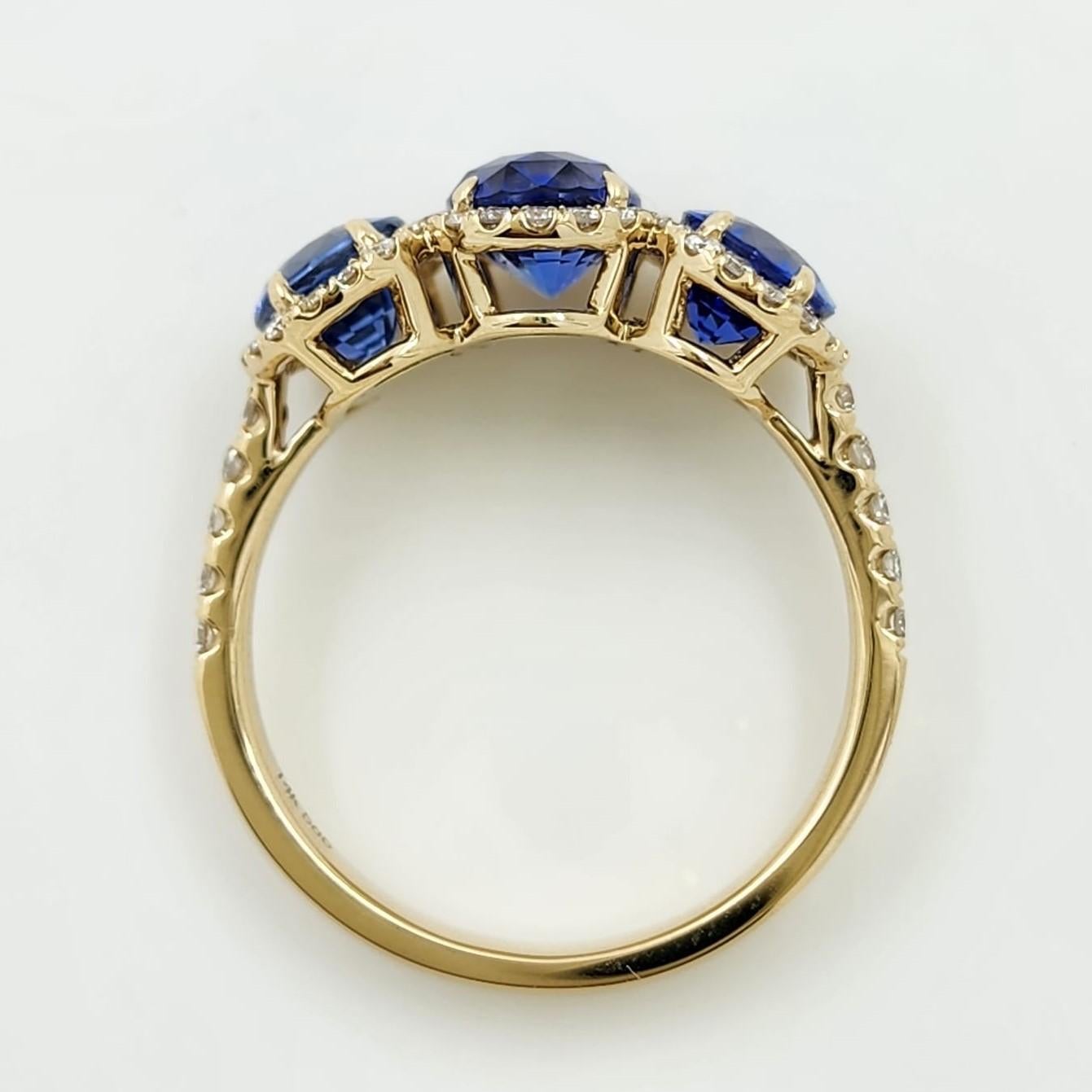 3.81 Carat Blue Sapphire and Diamond Ring in 14 Karat Yellow Gold In New Condition For Sale In Hong Kong, HK