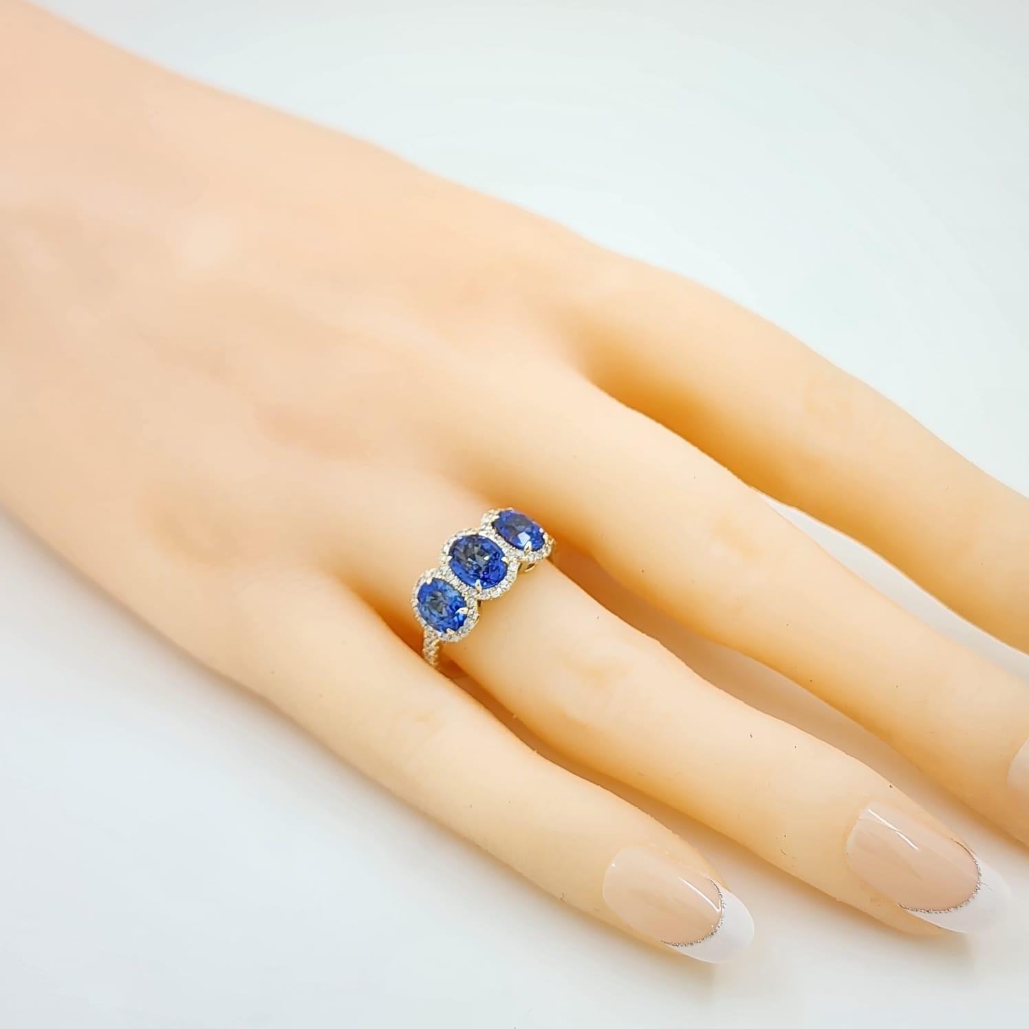 3.81 Carat Blue Sapphire and Diamond Ring in 14 Karat Yellow Gold For Sale 1