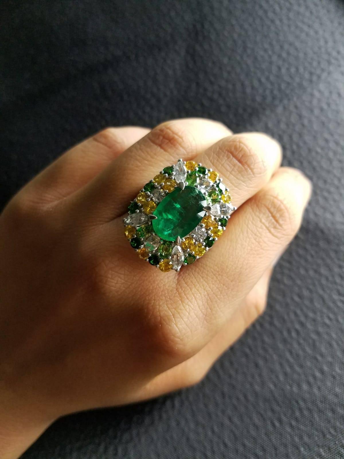 3.81 Carat Emerald and Colored Sapphire 18 Karat Gold Cocktail Ring In New Condition In Bangkok, Thailand