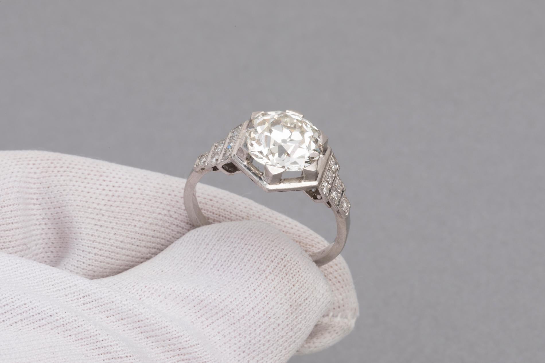 3.81 Carat French Art Deco Ring, Platinum and Diamonds In Good Condition In Saint-Ouen, FR