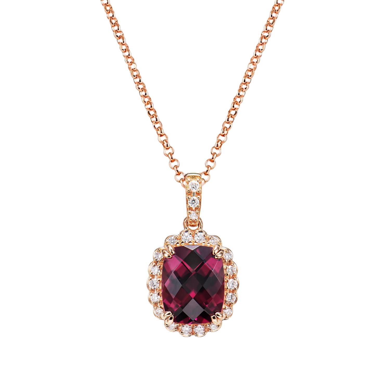 Per celebrare il Magenta come colore dell'anno per il 2023, ti presentiamo la nostra esclusiva collezione Radiating Rhodolite. Le magnifiche sfumature magenta di queste gemme prendono vita in una classica montatura in oro rosa con diamanti