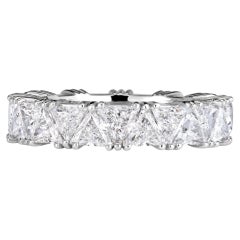3.81 Carat Round Brilliant Band Brilliant White 18K Gold Effortless Elegance