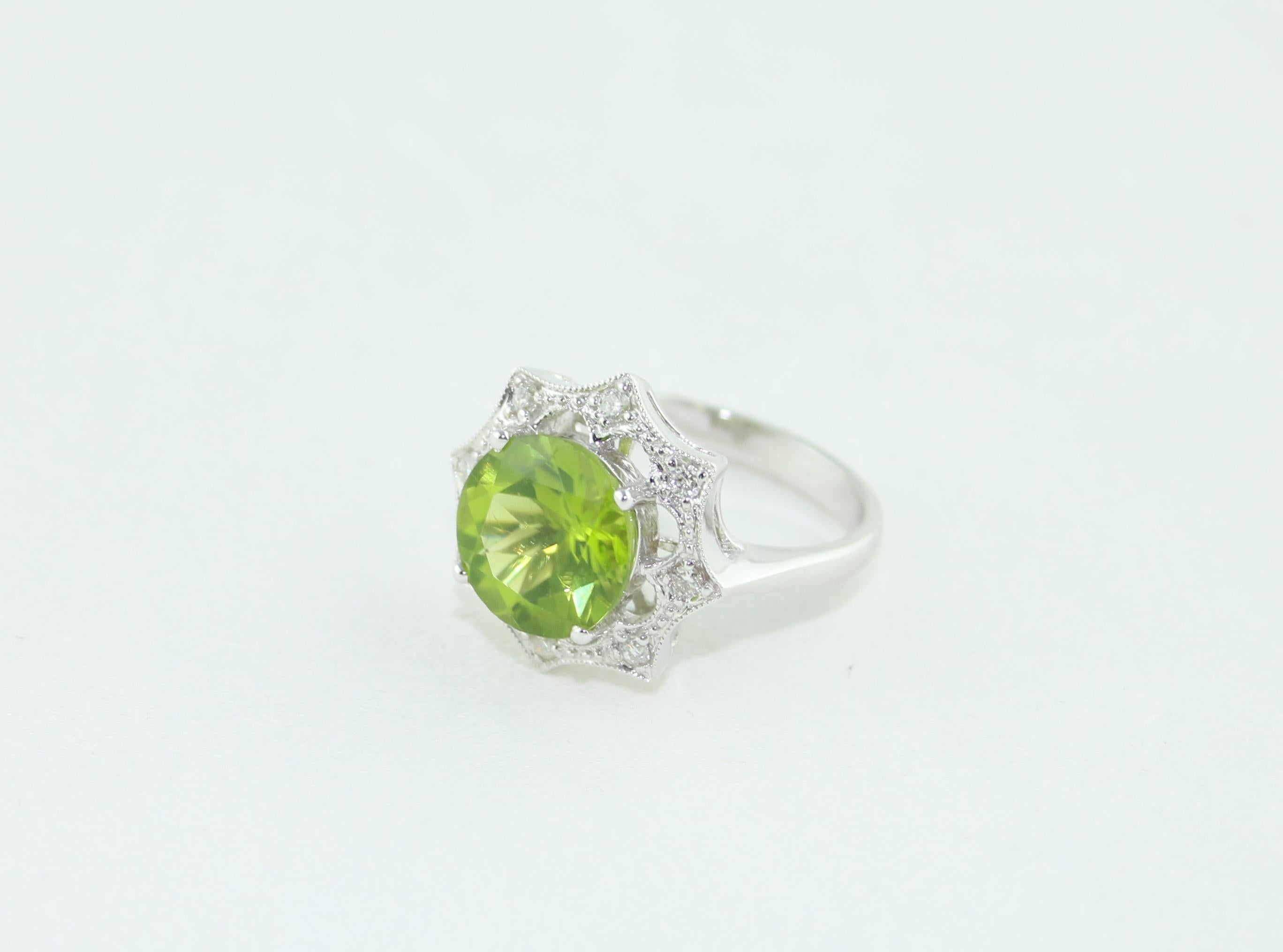 3.81 Carat Round Peridot and Diamond Gold Ring For Sale 2