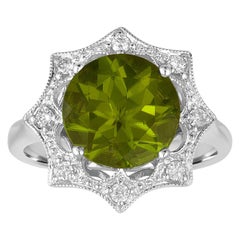 Anello in oro con peridoto rotondo e diamanti da 3,81 carati