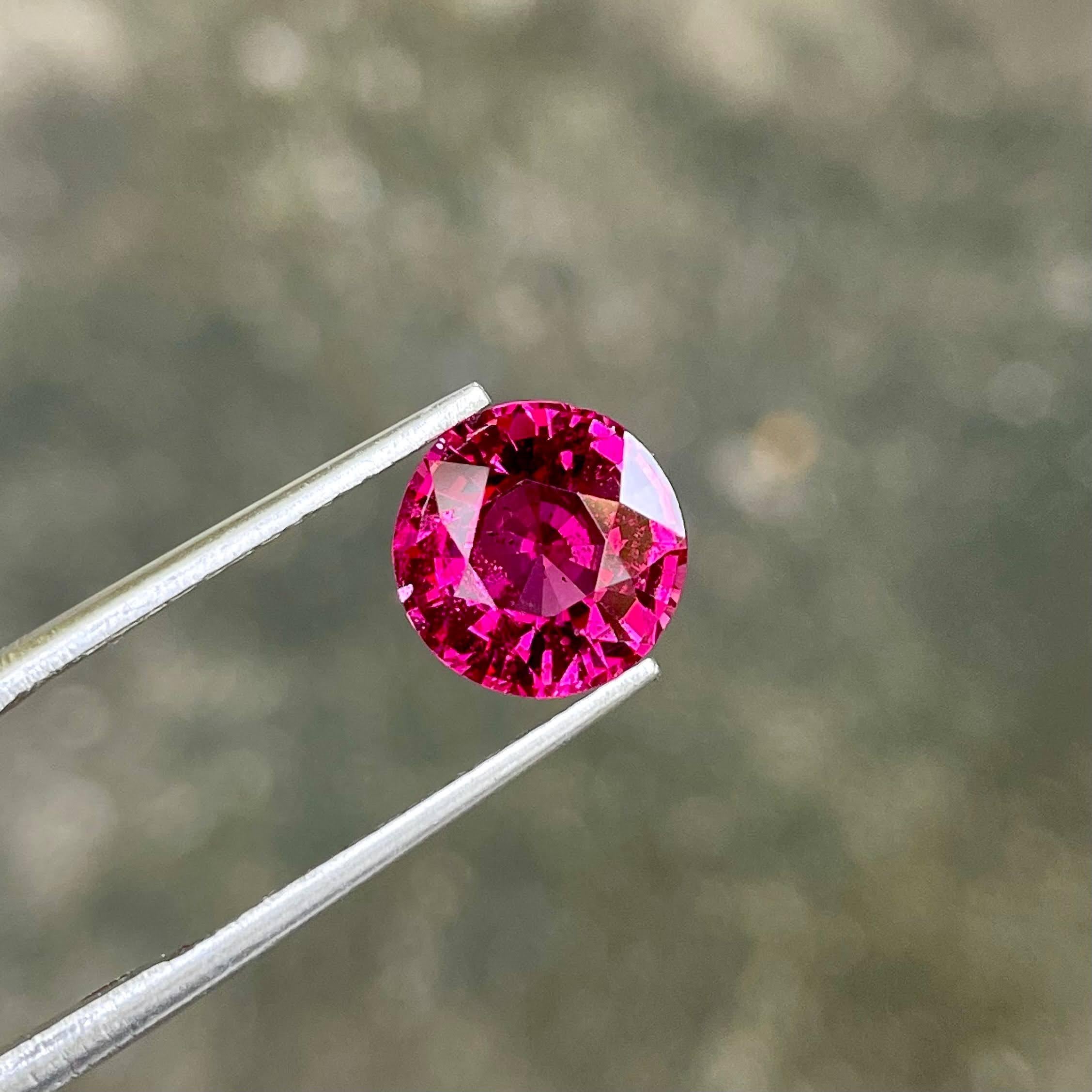 Weight 3.81 carats 
Dimensions 9.3x9.2x5.8 mm
Treatment none 
Origin Tanzania 
Clarity SI
Shape round 
Cut round brilliant   



Introducing our exquisite 3.81 carats Hot Pink Garnet Stone, a dazzling round cut natural gemstone sourced directly from