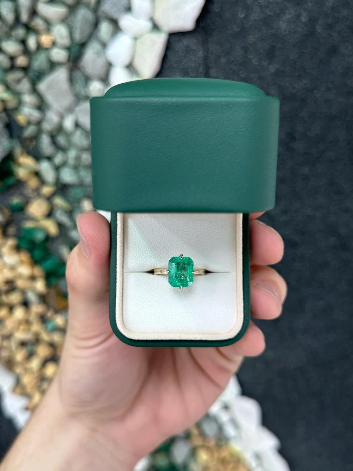 3.81ct 14K Vivid Medium Green Emerald Cut Colombian Emerald Solitaire Gold Ring In New Condition For Sale In Jupiter, FL