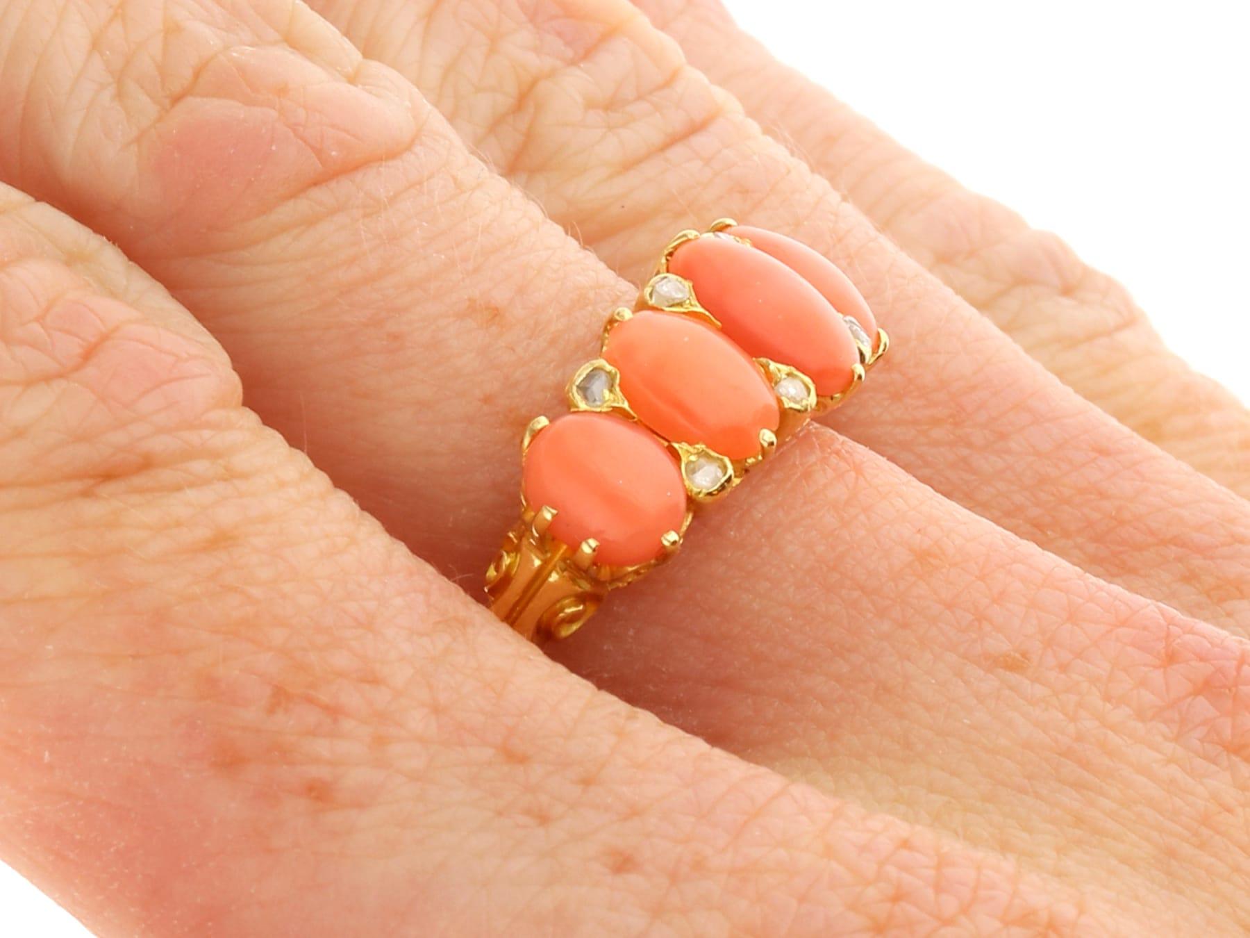Bague à cinq pierres en or jaune 18 carats, corail de 3,82 carats, diamants de 0,16 carat en vente 5
