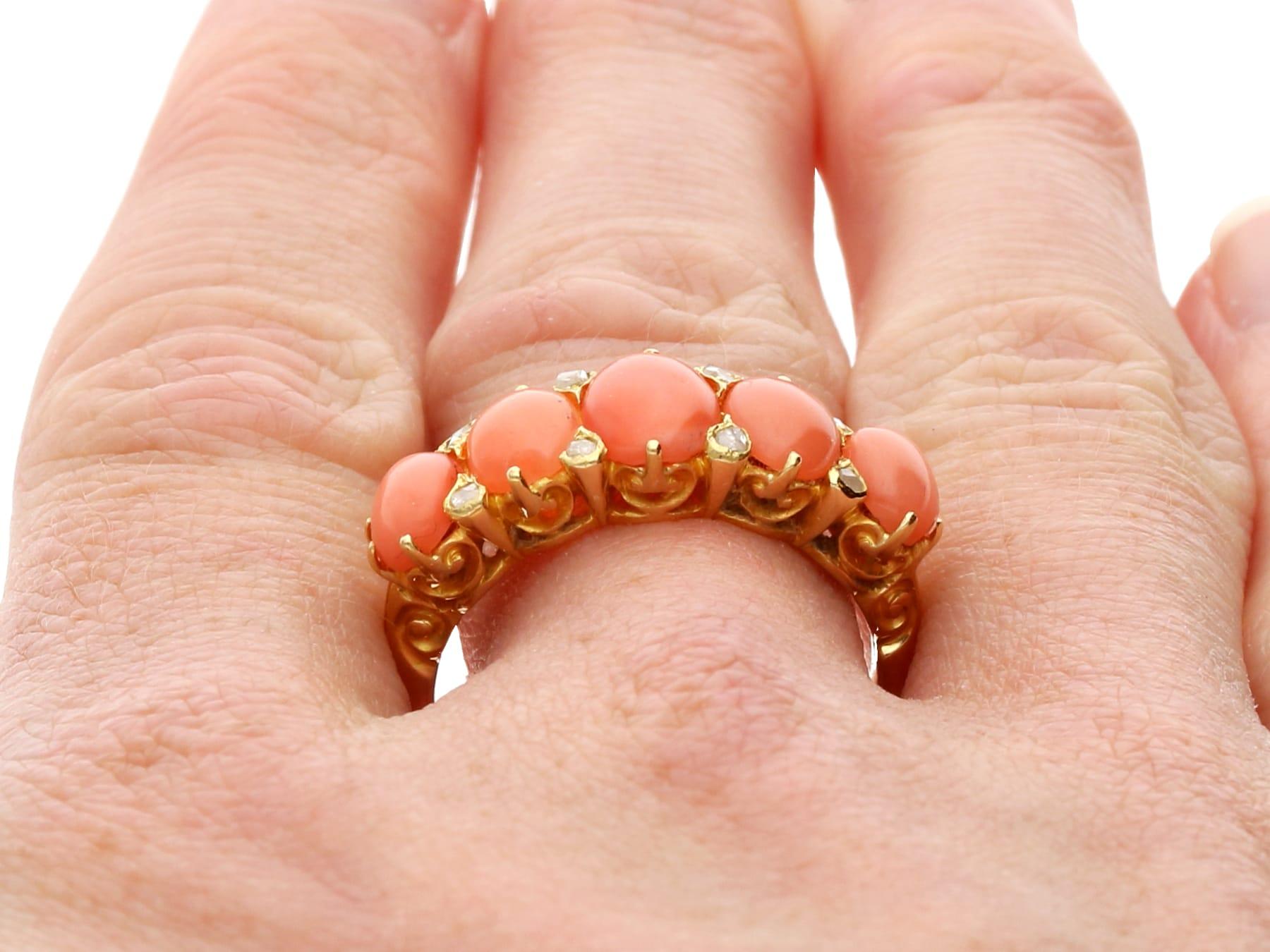 Bague à cinq pierres en or jaune 18 carats, corail de 3,82 carats, diamants de 0,16 carat en vente 6