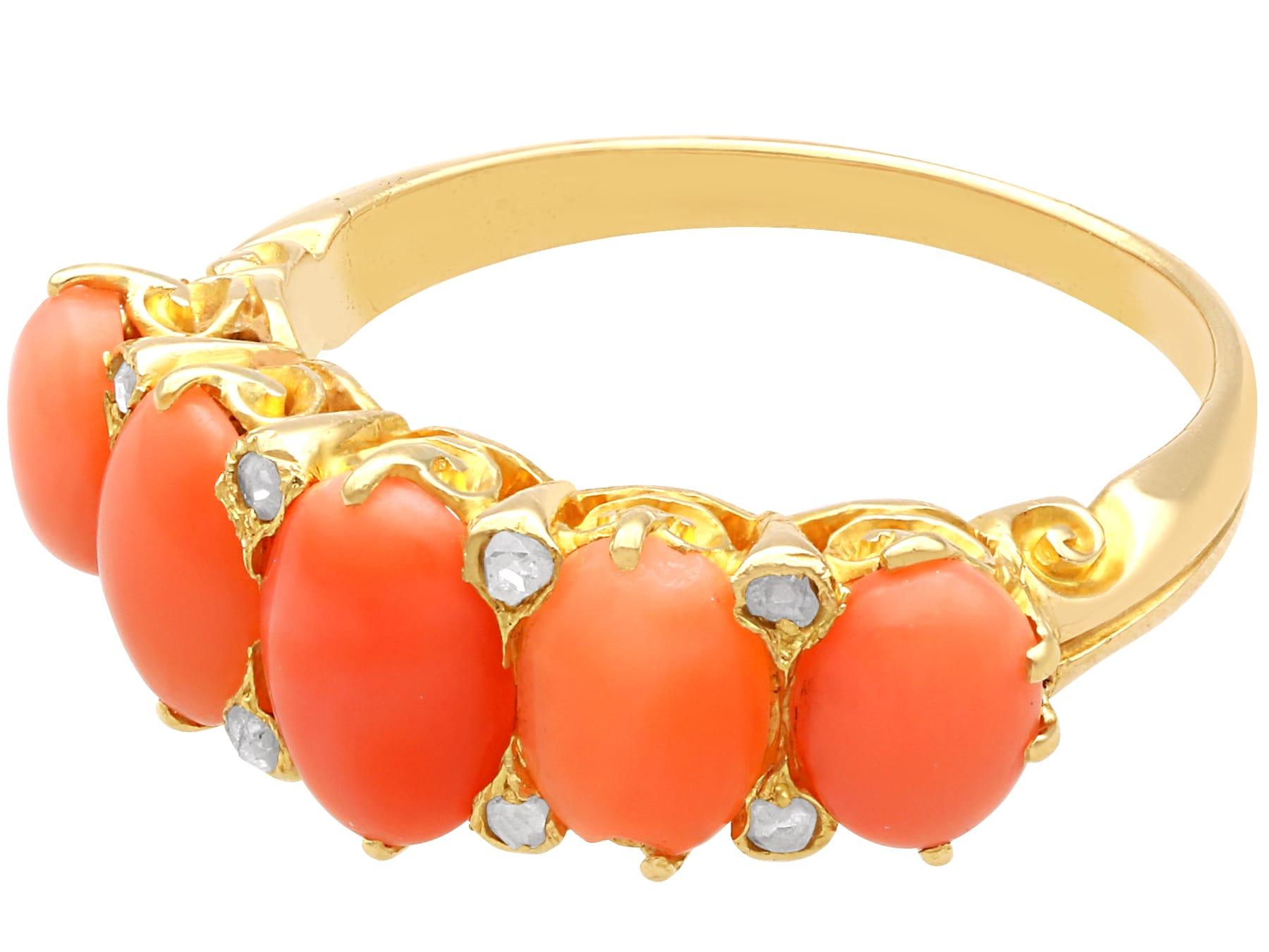 Bague à cinq pierres en or jaune 18 carats, corail de 3,82 carats, diamants de 0,16 carat Unisexe en vente