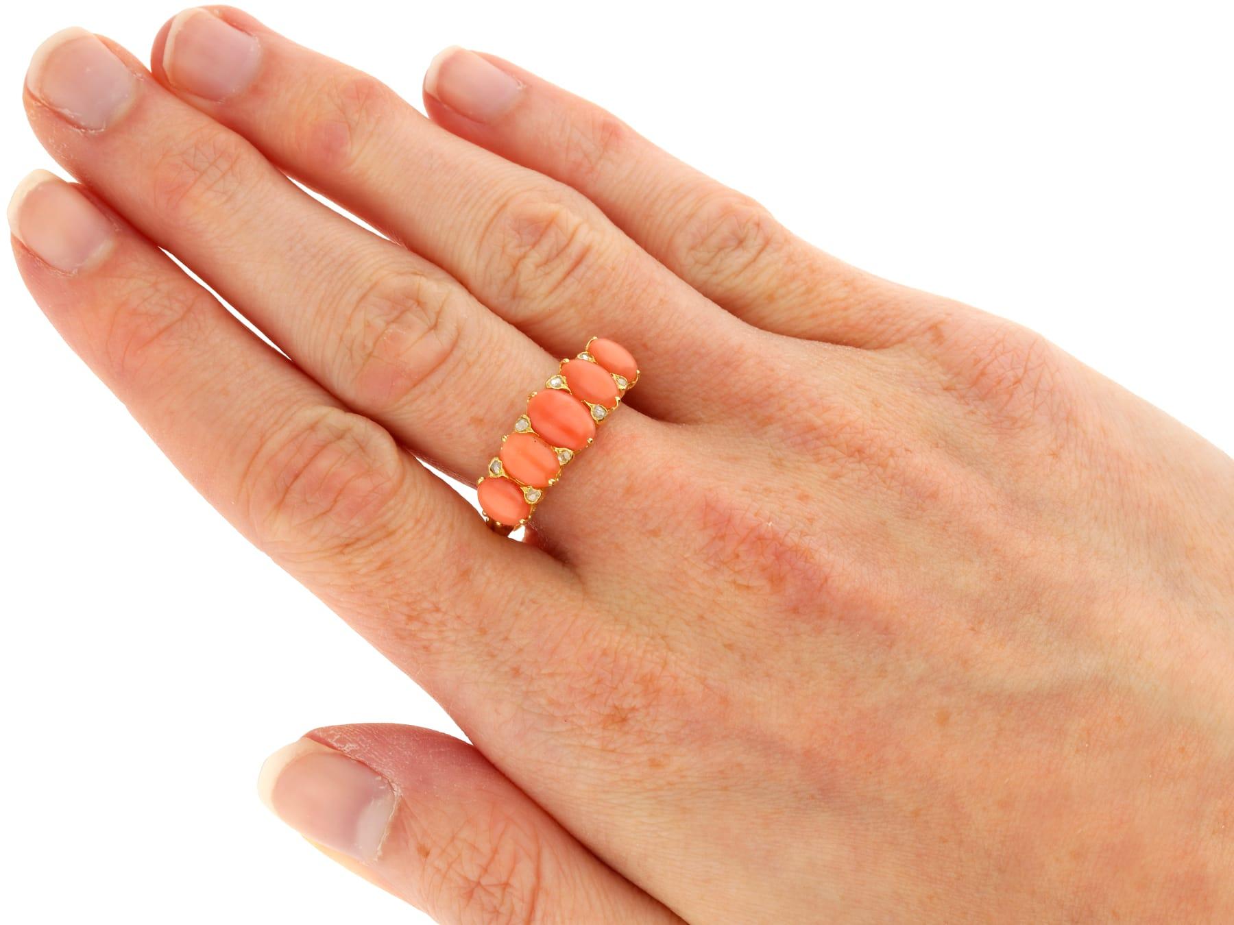 Bague à cinq pierres en or jaune 18 carats, corail de 3,82 carats, diamants de 0,16 carat en vente 4