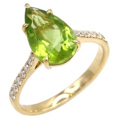 Bague en or jaune 18 carats avec péridot de 4,046 ct et diamant rond