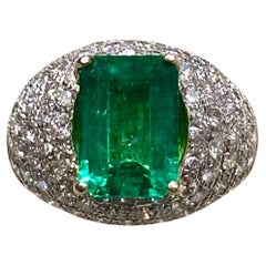 3.82 cts Octagonal Colombian Emerald and Diamond Ring in 18k Yellow Gold