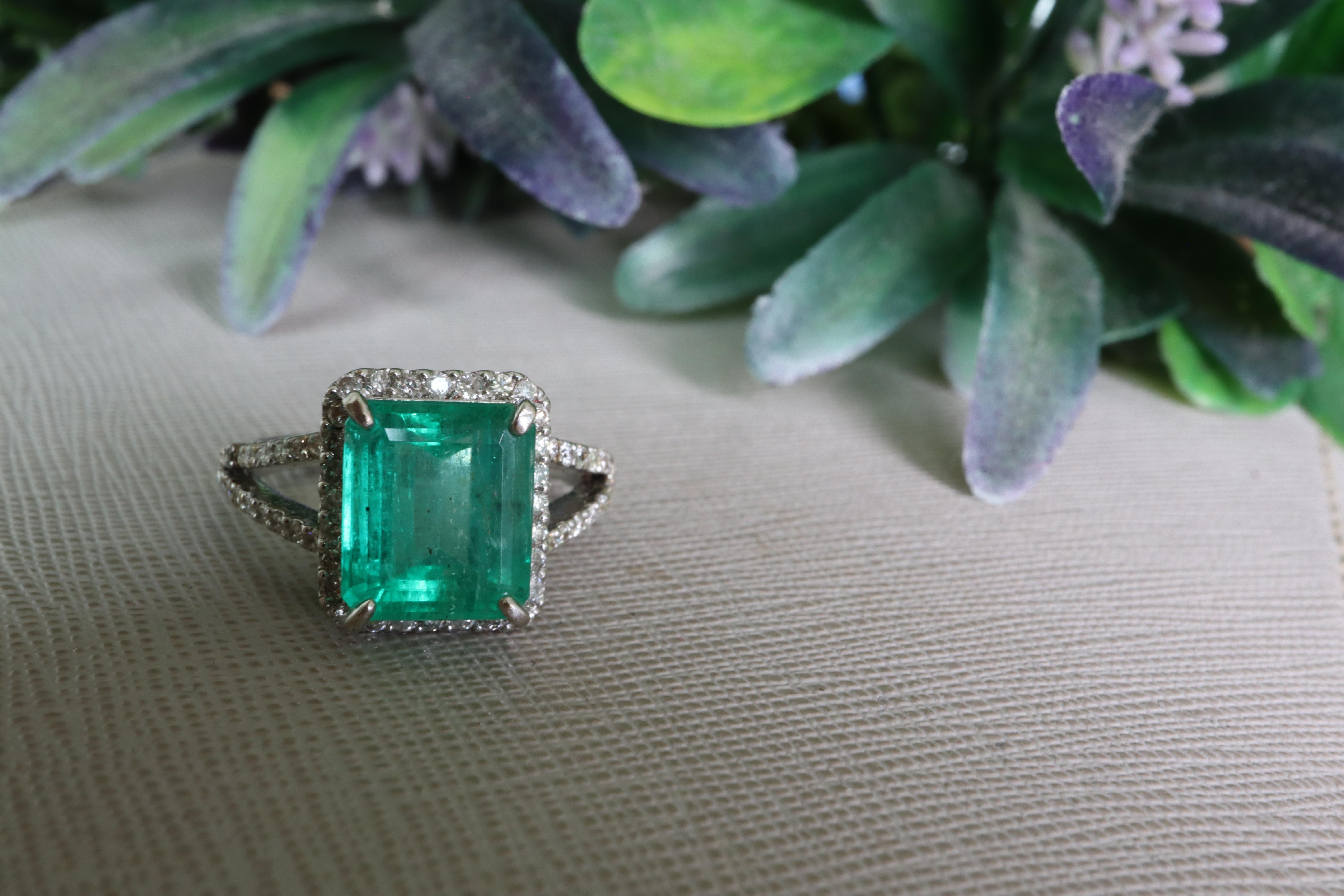 GIA Certified 3.82Ct Colombian Emerald Halo Ring in Platinum900 In New Condition For Sale In Singapore, SG