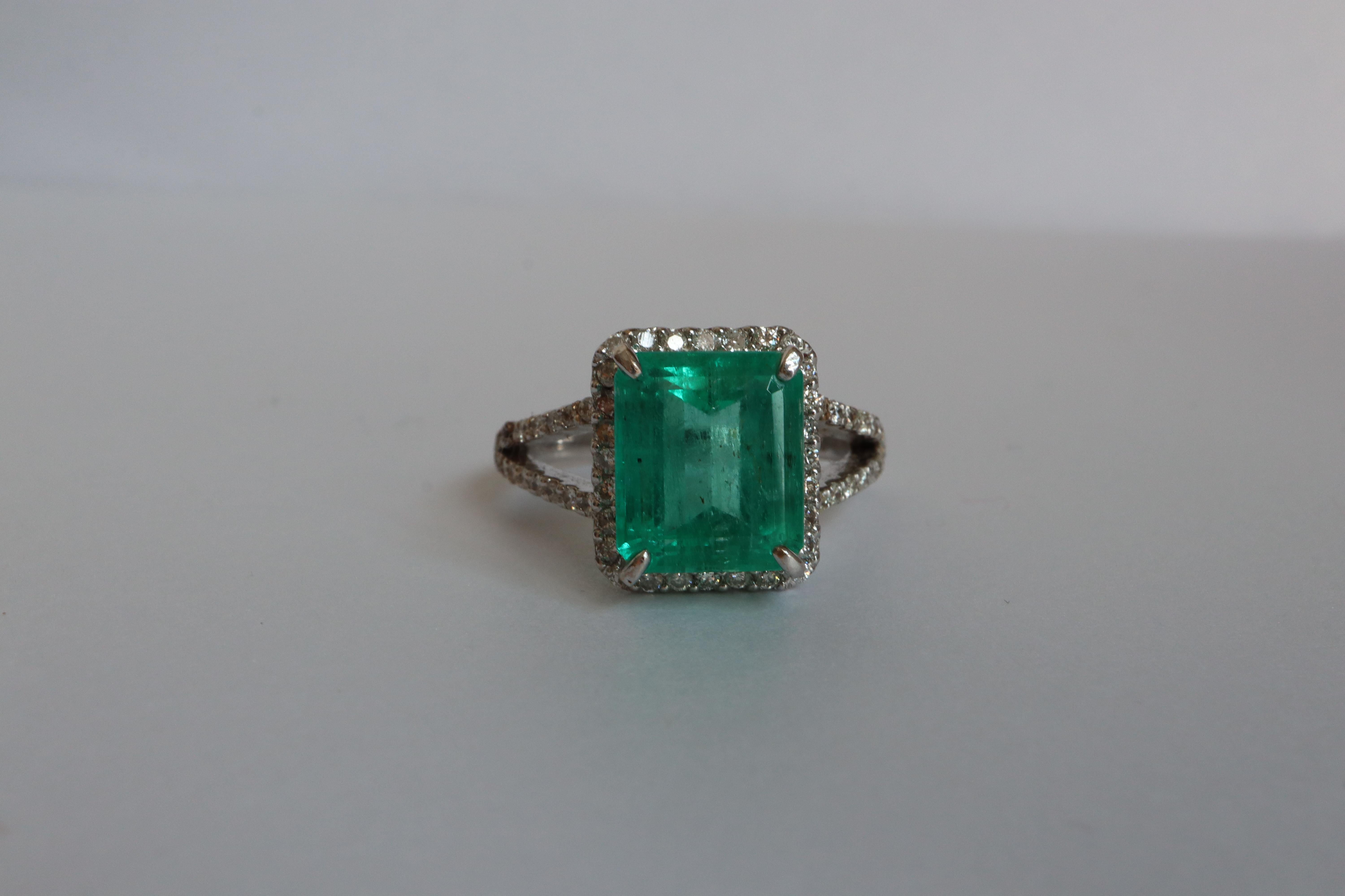 GIA Certified 3.82Ct Colombian Emerald Halo Ring in Platinum900 For Sale 1