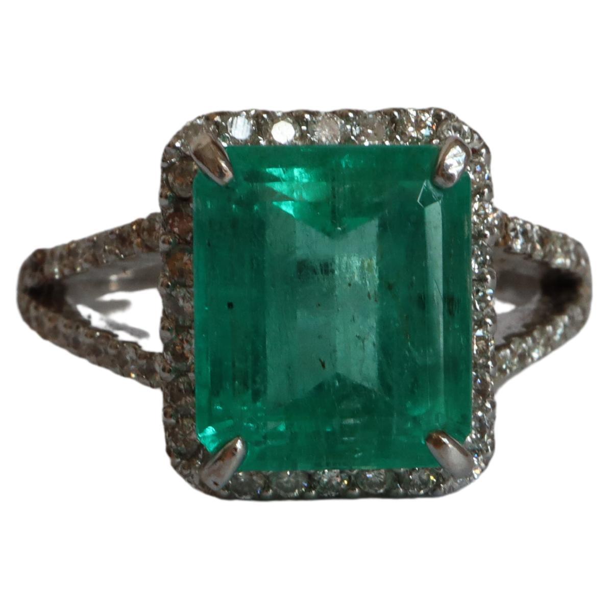 GIA Certified 3.82Ct Colombian Emerald Halo Ring in Platinum900 For Sale