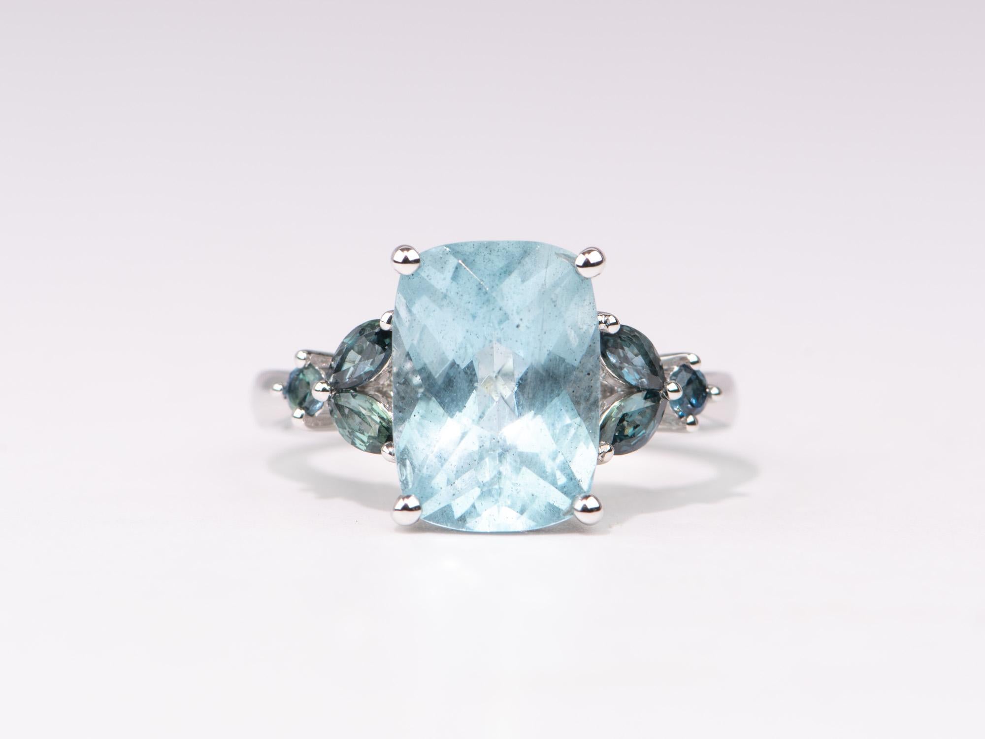 ♥ 3.82ct Moss Aquamarine with Montana Sapphire Leafy Sides Right Hand Ring 9K White Gold R6673

♥ Stunning statement ring set with a beautiful cushion-cut Moss Aquamarine and six teal blue Montana sapphire side stones.

♥ This item measures 11.7mm