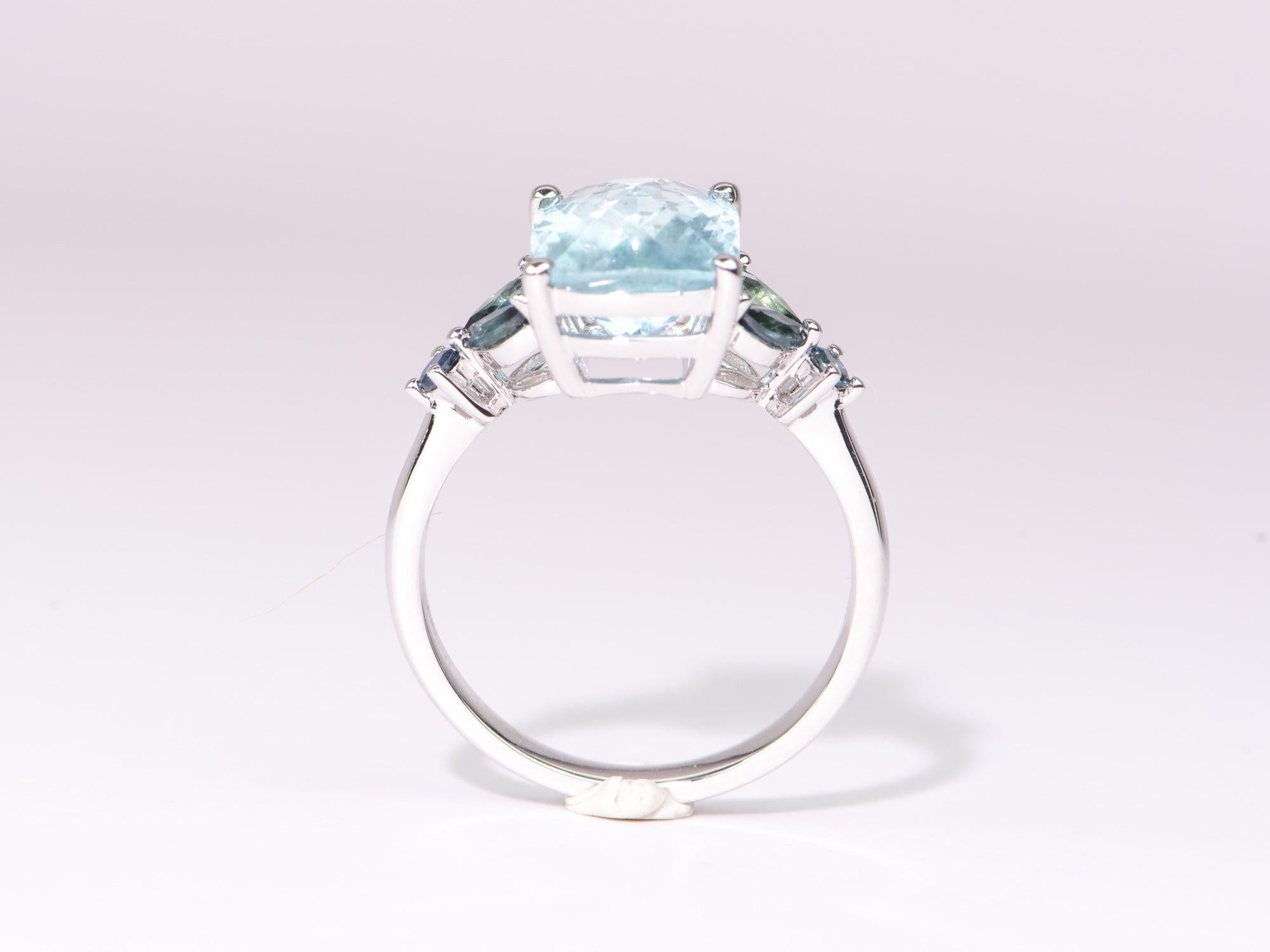 3.82ct Moss Aquamarine with Montana Sapphire Leafy Sides Right Hand Ring In New Condition In Osprey, FL