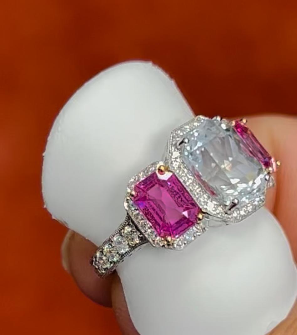 3.82ct white sapphire with 2.25ct pink sapphires in 18K bridal ring. In Excellent Condition For Sale In Los Angeles, CA