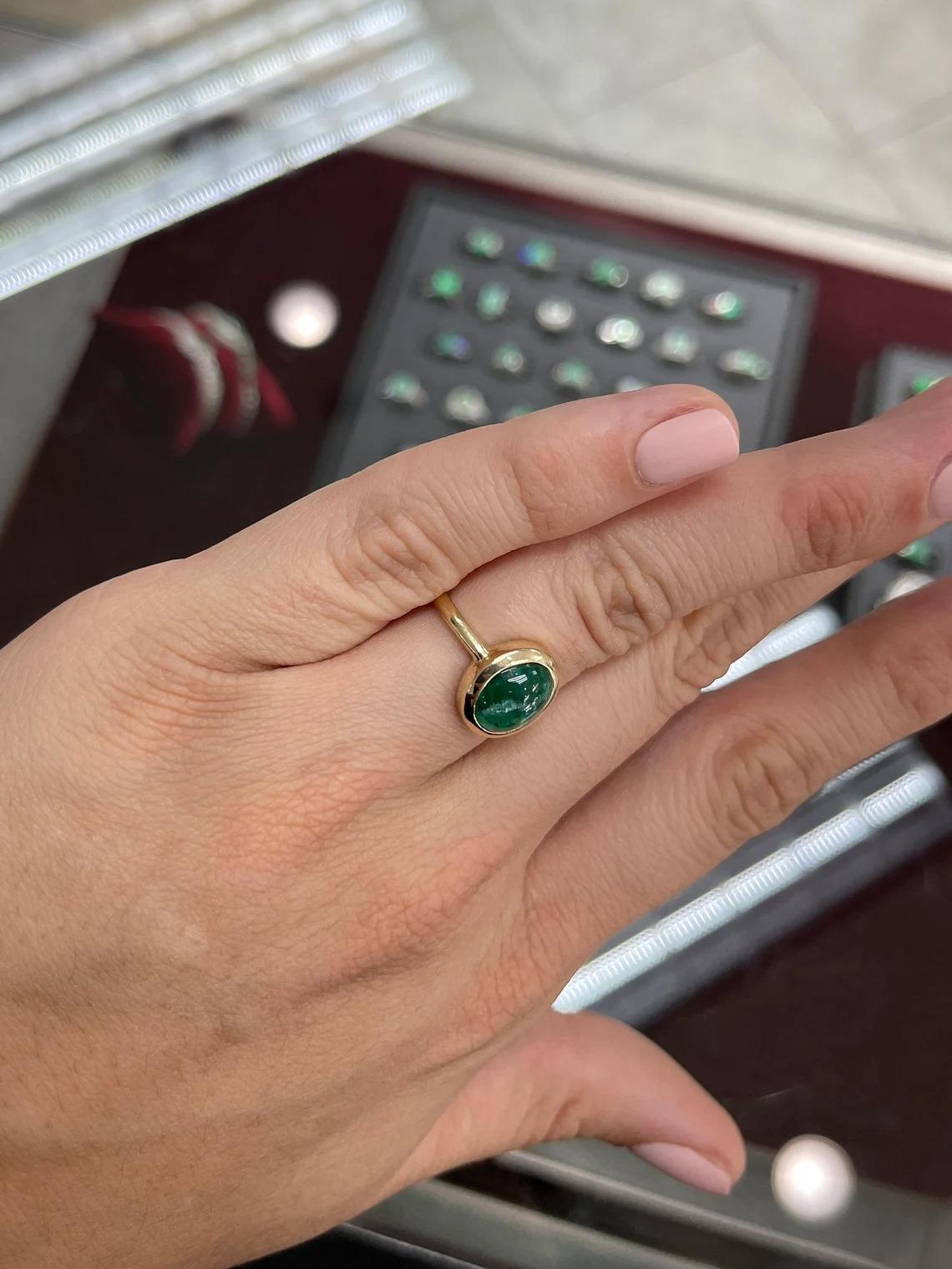3.82cts 14K Natural Emerald Cabochon-Oval Cut Solitaire Gold Ring In New Condition For Sale In Jupiter, FL