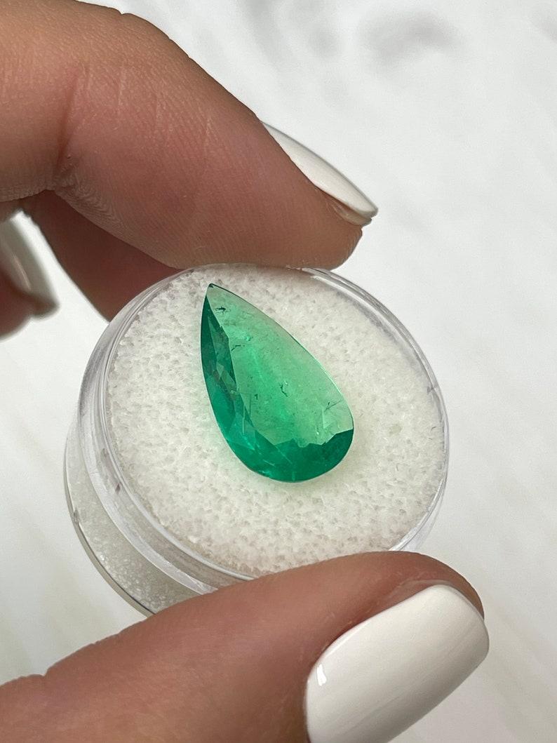 Esmeralda verde colombiana de 3,83 quilates 18x10 - Lágrima talla pera Birthstone de mayo Corte pera en venta
