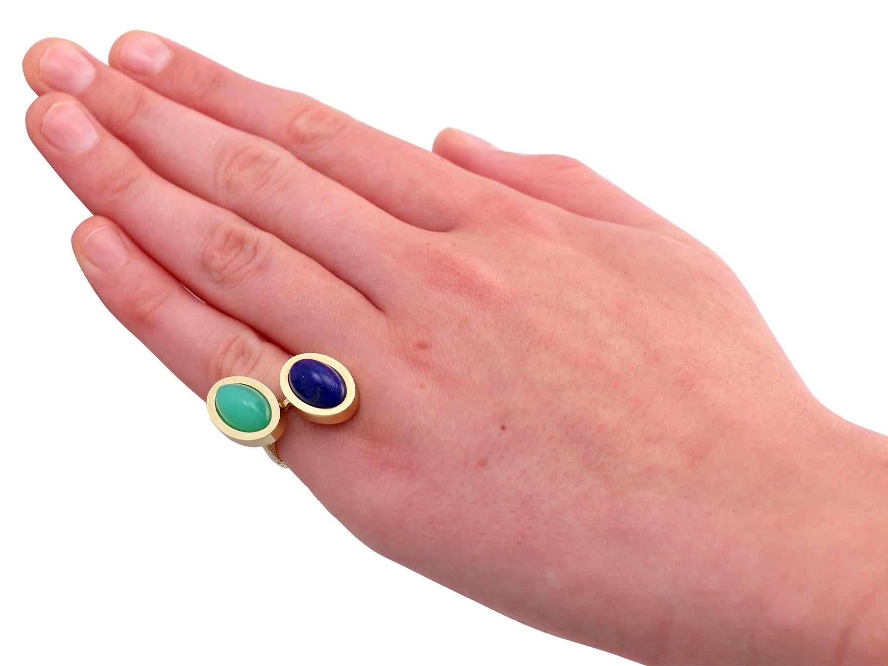 3.83 Carat Chrysoprase and 4.02 Carat Lapis Lazuli Yellow Gold Cocktail Ring For Sale 3