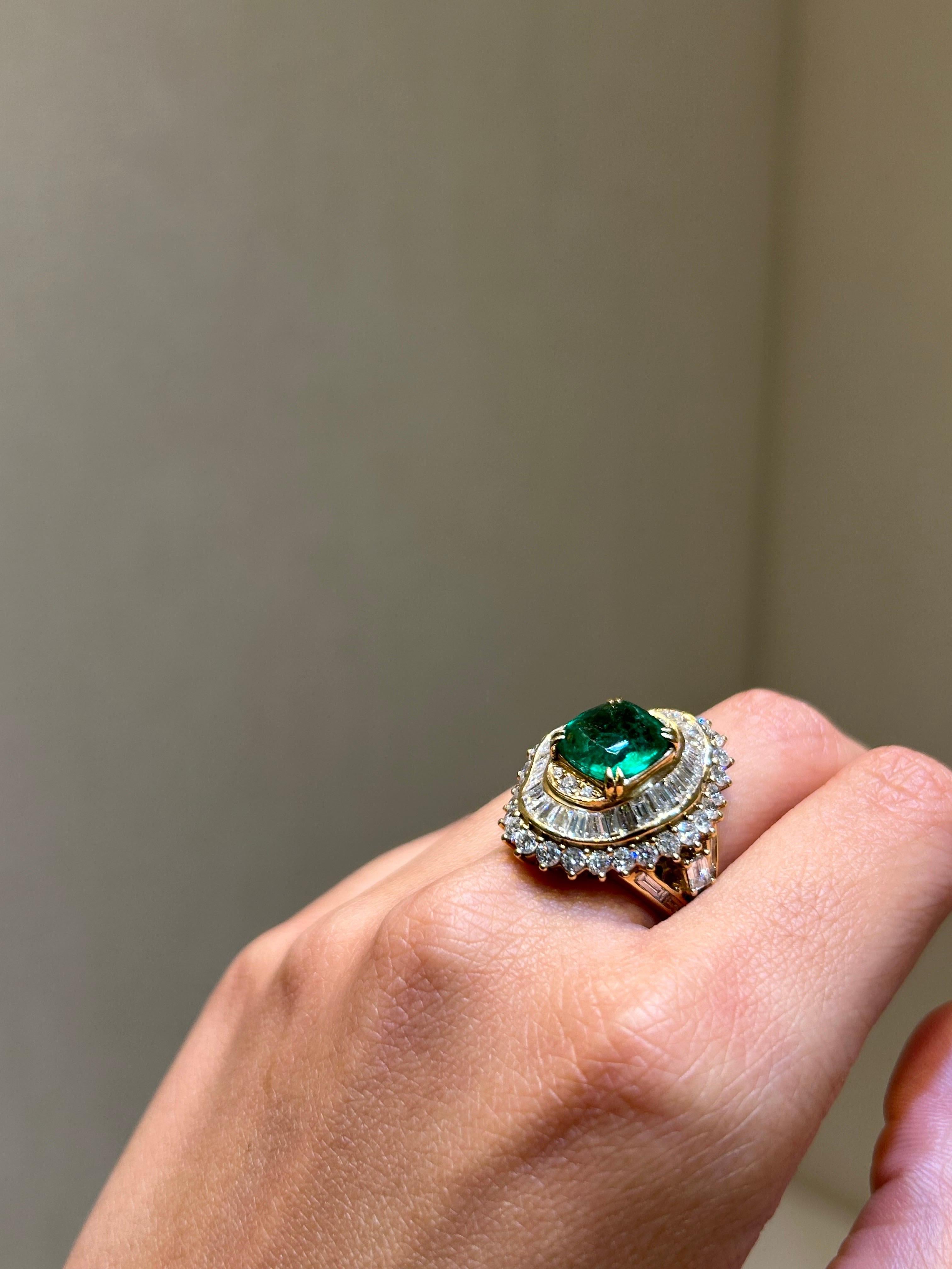 3.83 Carat Cushion Shape Emerald and Diamond Cocktail Ring In New Condition For Sale In Bangkok, Thailand