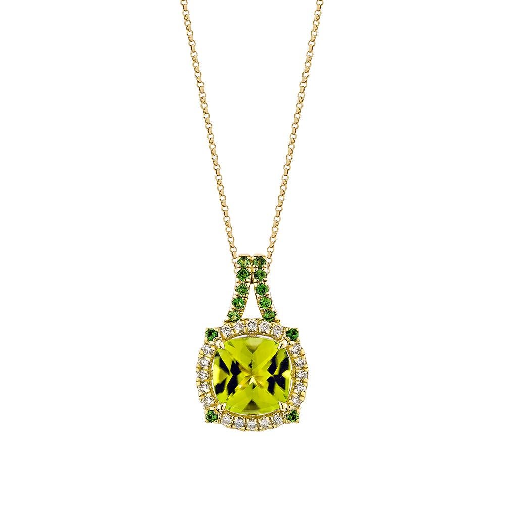 Taille coussin Sunita Nahata Peridot 3.83ct. Pendentif en 18 carats avec tsavorite et diamants. en vente
