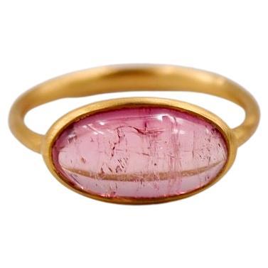 3,83 Karat Rosa Turmalin Cabochon Oval 22 Karat Gold Handgefertigter Cluster Ring