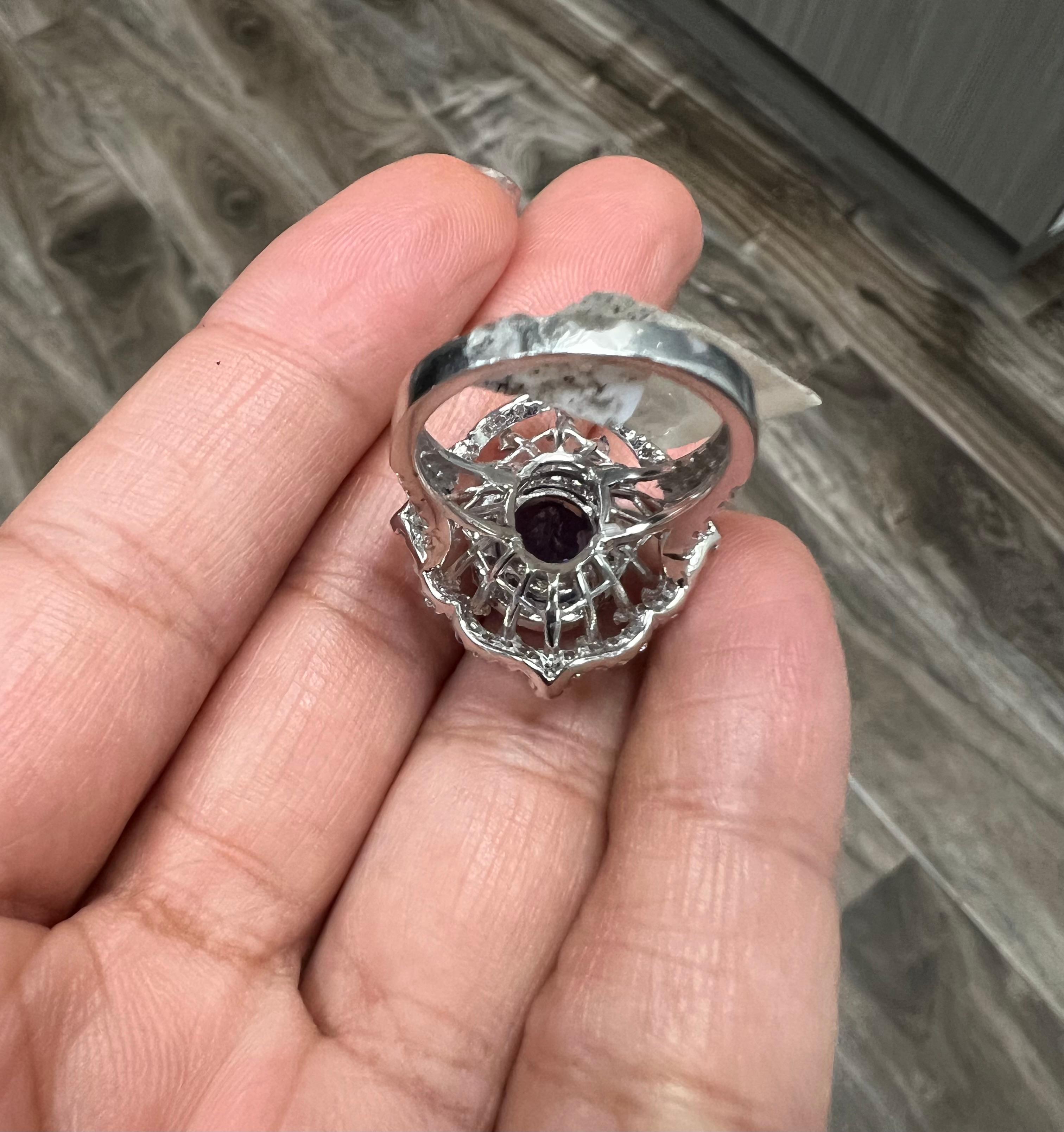 Bague cocktail en or blanc 14 carats avec tanzanite de 3,83 carats et diamant en vente 1