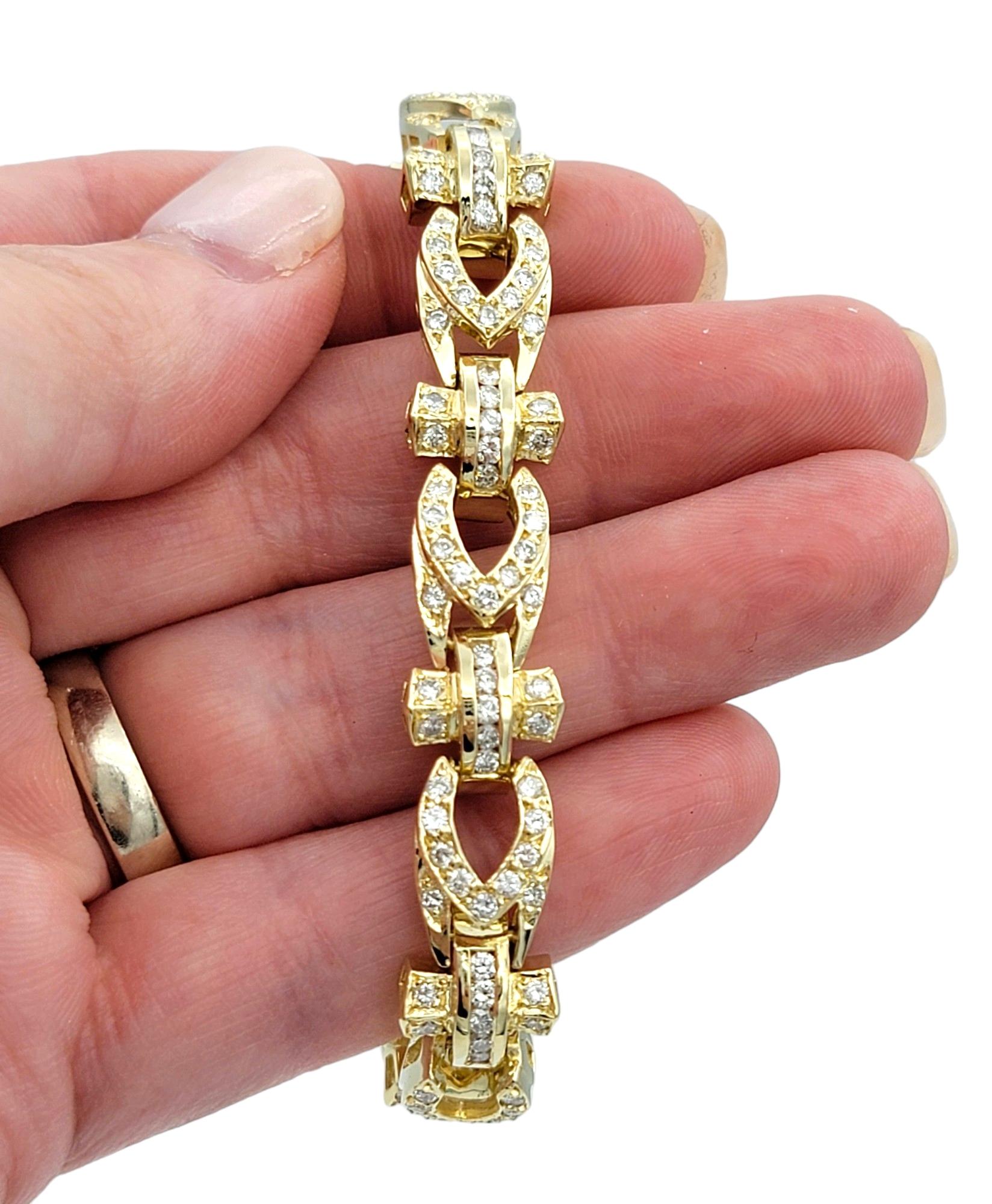 Bracelet à maillons ornés de diamants pavés d'une valeur totale de 3,83 carats en or jaune 14 carats en vente 4