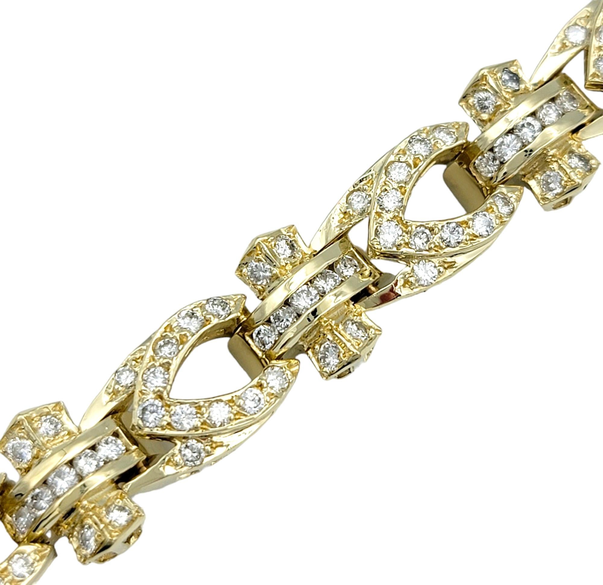 Taille ronde Bracelet à maillons ornés de diamants pavés d'une valeur totale de 3,83 carats en or jaune 14 carats en vente