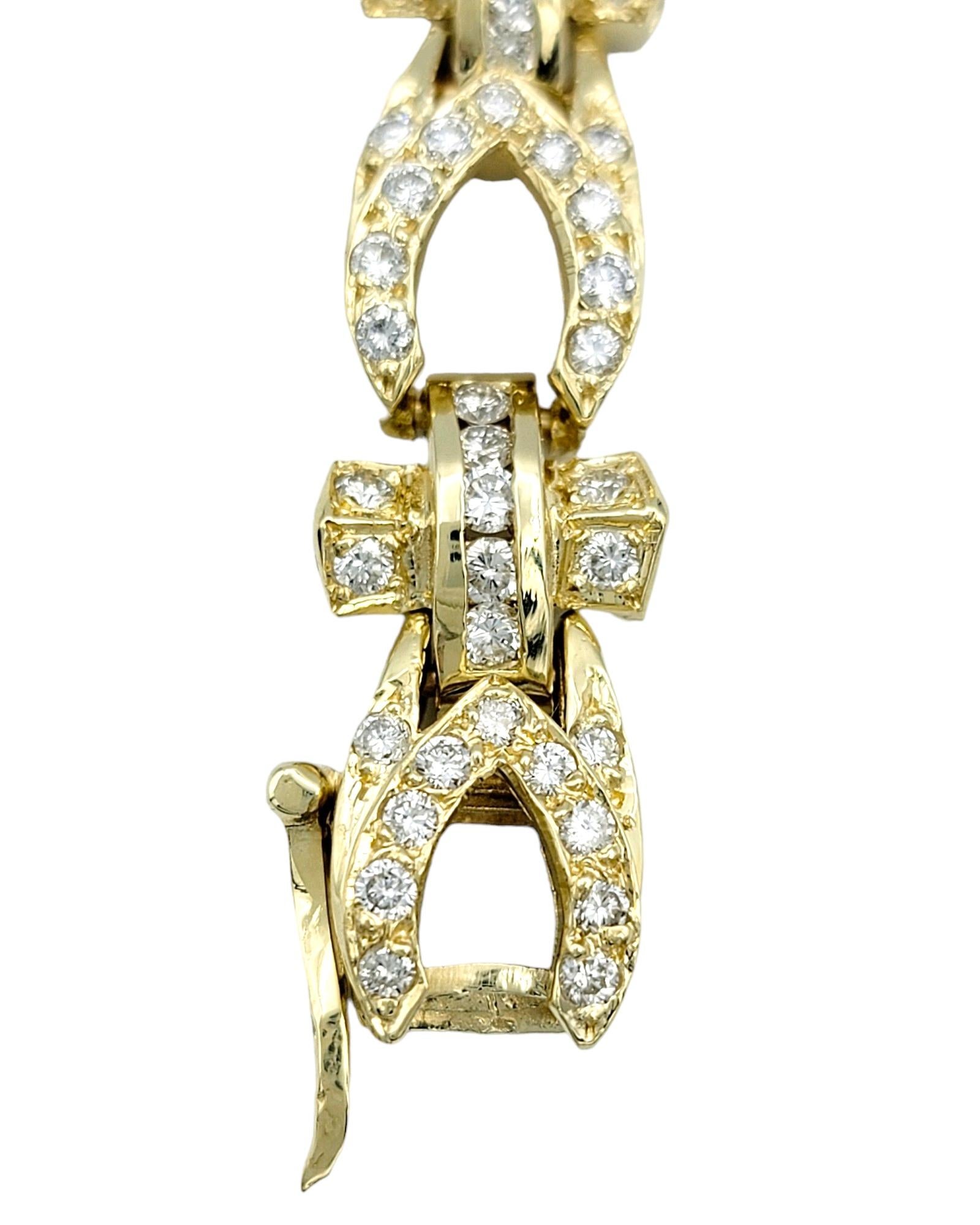 Bracelet à maillons ornés de diamants pavés d'une valeur totale de 3,83 carats en or jaune 14 carats en vente 1
