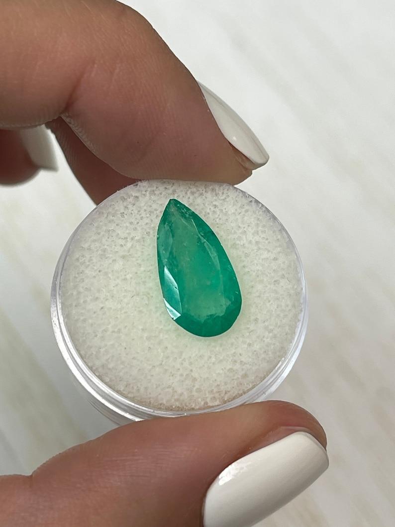 3,84 Karat 16x8,5 Grüner kolumbianischer Smaragd - Birnenschliff Teardrop Mai Geburtsstein (Moderne) im Angebot