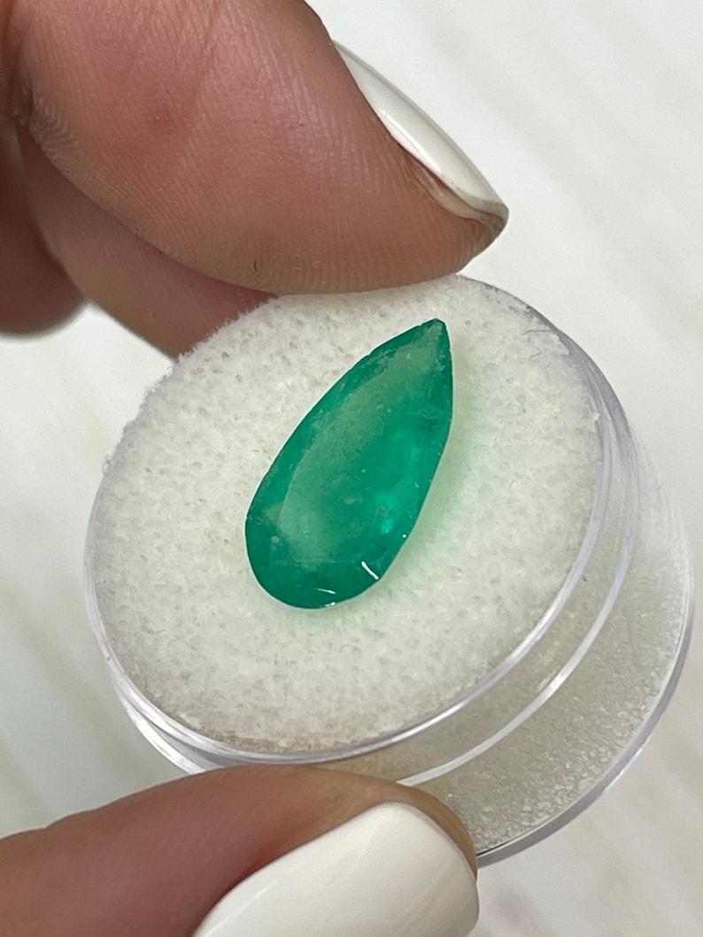 3,84 Karat 16x8,5 Grüner kolumbianischer Smaragd - Birnenschliff Teardrop Mai Geburtsstein im Zustand „Neu“ im Angebot in Jupiter, FL
