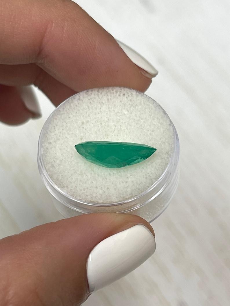 3,84 Karat 16x8,5 Grüner kolumbianischer Smaragd - Birnenschliff Teardrop Mai Geburtsstein Damen im Angebot