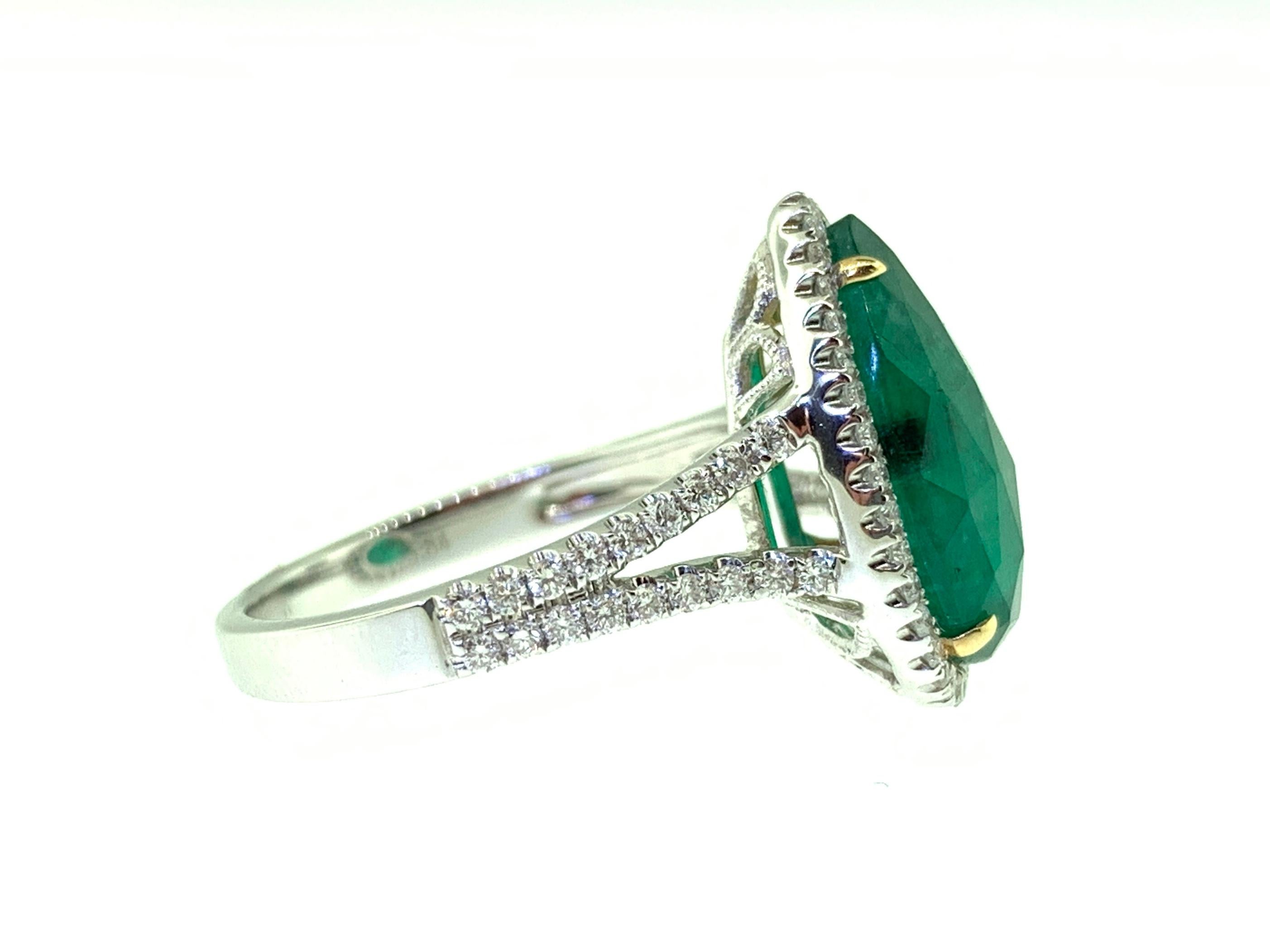 3.84 Carat Emerald and Diamond Cocktail Ring In New Condition In Great Neck, NY