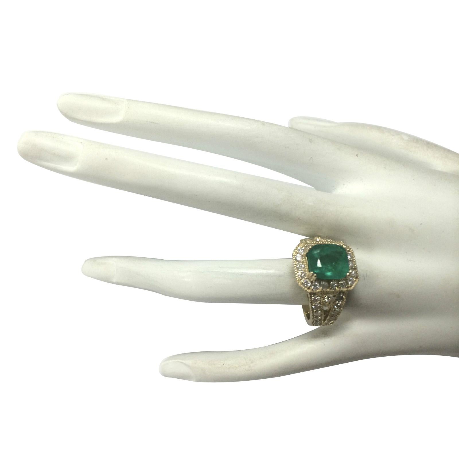 Natural Emerald Diamond Ring In 14 Karat Yellow Gold In New Condition For Sale In Manhattan Beach, CA