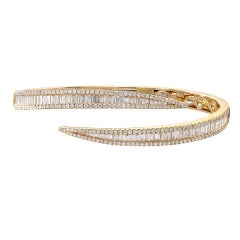 Bracelet jonc en or jaune 18 carats avec diamants ronds et baguettes de 3,80 carats