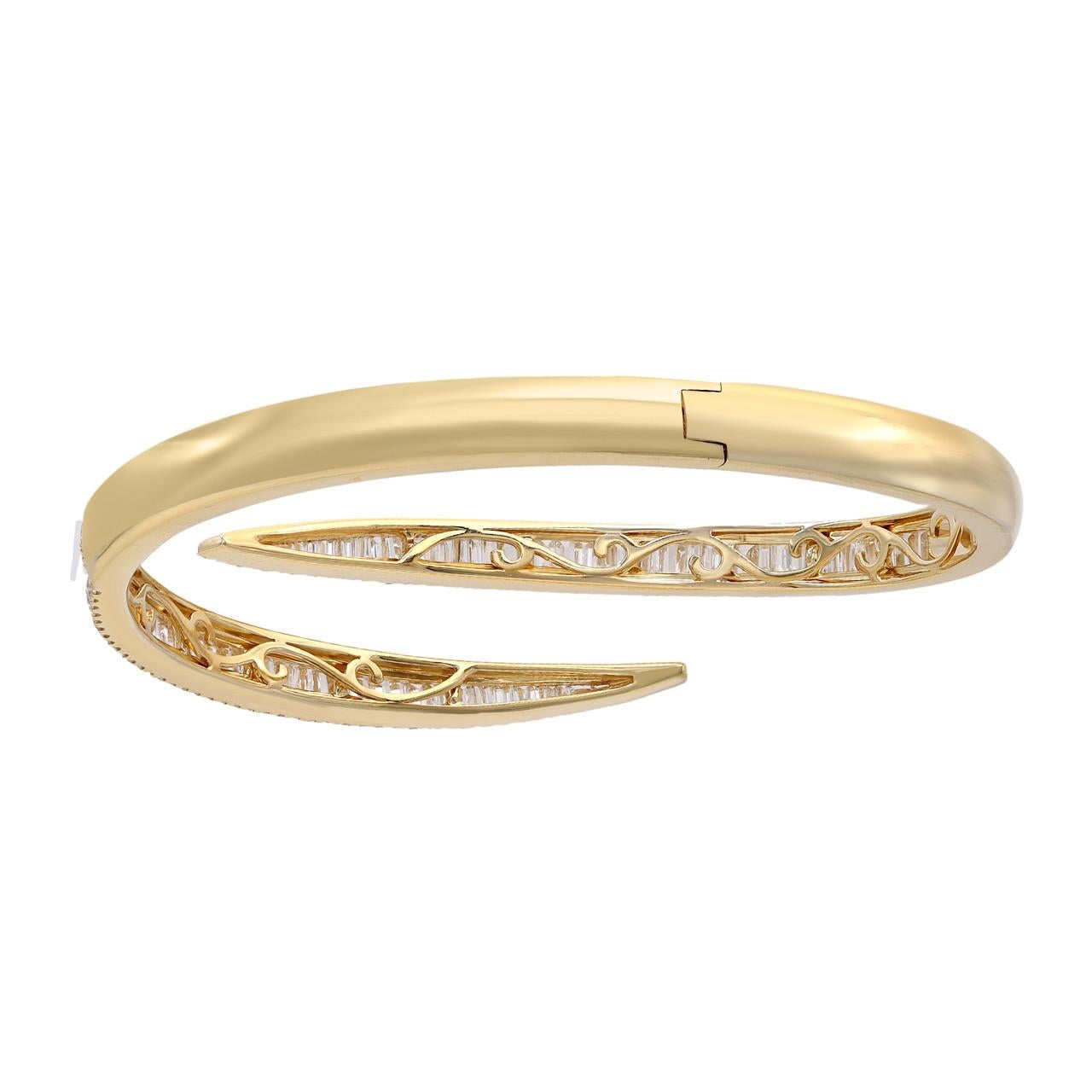 Baguette Cut 3.84 Carat Round and Baguette Diamond Bangle 18K Yellow Gold  For Sale