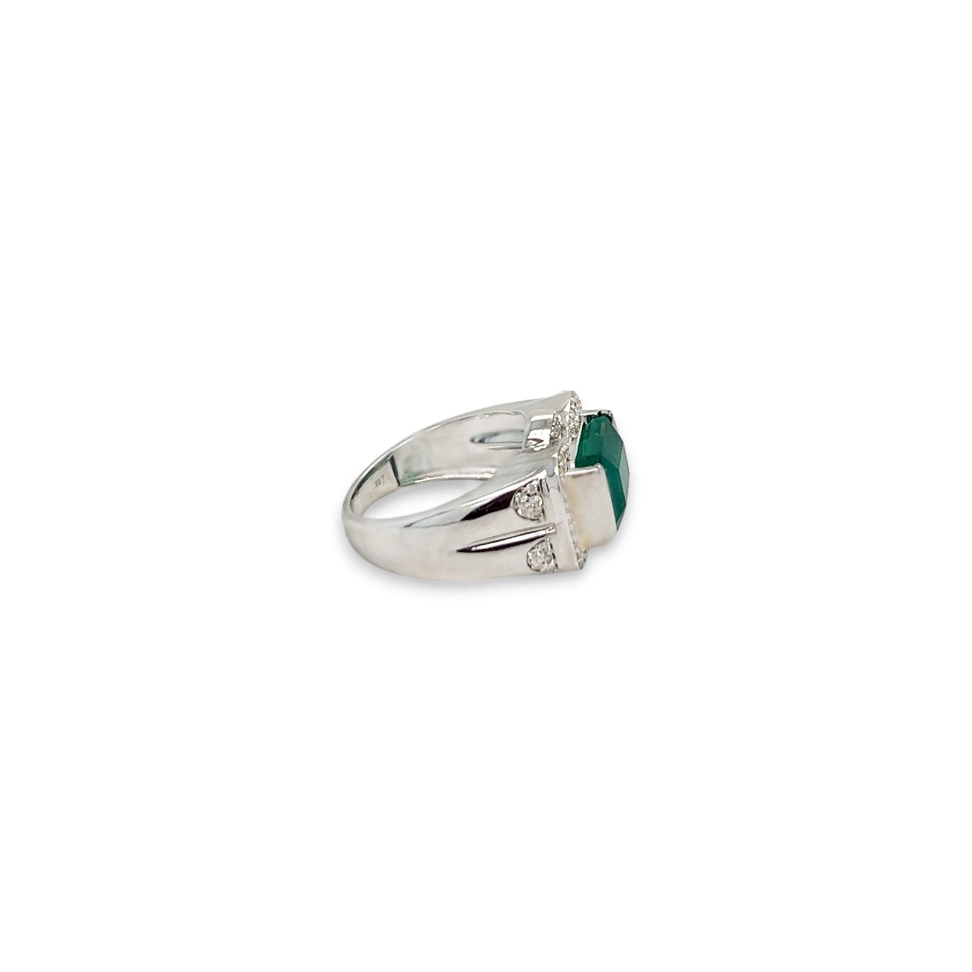 3,84 ct Ost/West Smaragd und Diamant Statement Ring im Zustand „Neu“ im Angebot in Lewisville, TX
