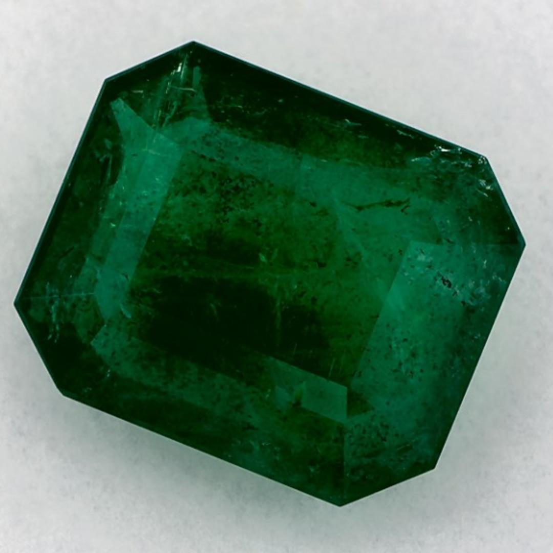 Con un vibrante tono verde, la piedra de nacimiento de mayo es un símbolo del renovado crecimiento primaveral. 

Explora la vibrante colección de esmeraldas, rubíes y zafiros de nuestra tienda, disponibles como gemas sueltas y combinadas con nuestra