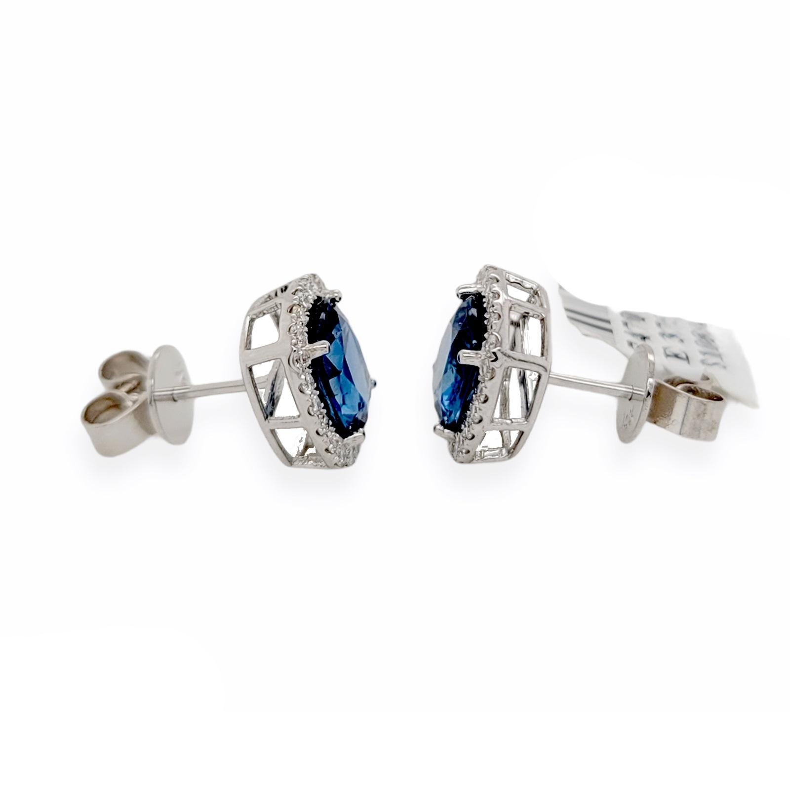 3.84 CT Natural Blue Sapphire & 0.52 CT Diamonds 14K White Gold Stud Earrings In Excellent Condition For Sale In Los Angeles, CA