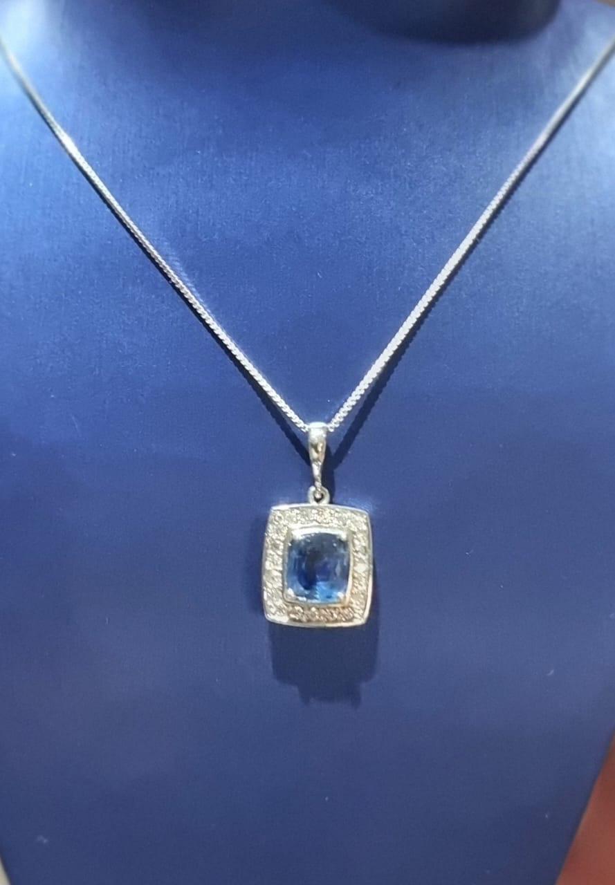 3.84ct Prong Set Natural Blue Sapphire Pendant in Platinum-Coated Silver For Sale 1