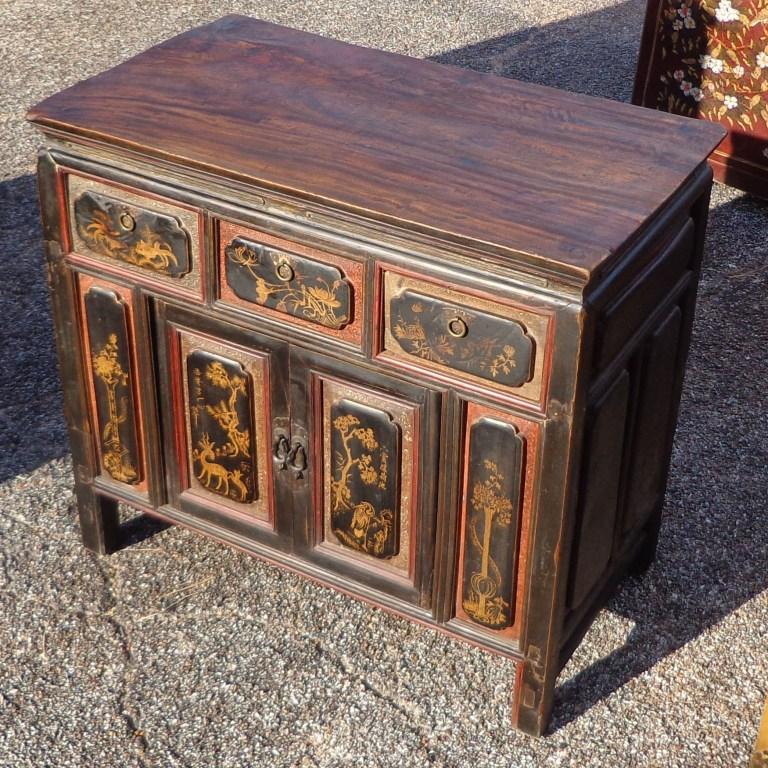 38.5? Antique Chinese paneled cabinet
Fujian China 


Richly patinaed cabinet with hand painted panels in gold depicting regional floral and fauna motifs. The chest has three upper drawers with brass pulls and a lower 2 door compartment.