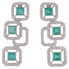 Boucle d'oreille Classic en or 18 carats, émeraude zambienne claire de 3,85 carats et diamant